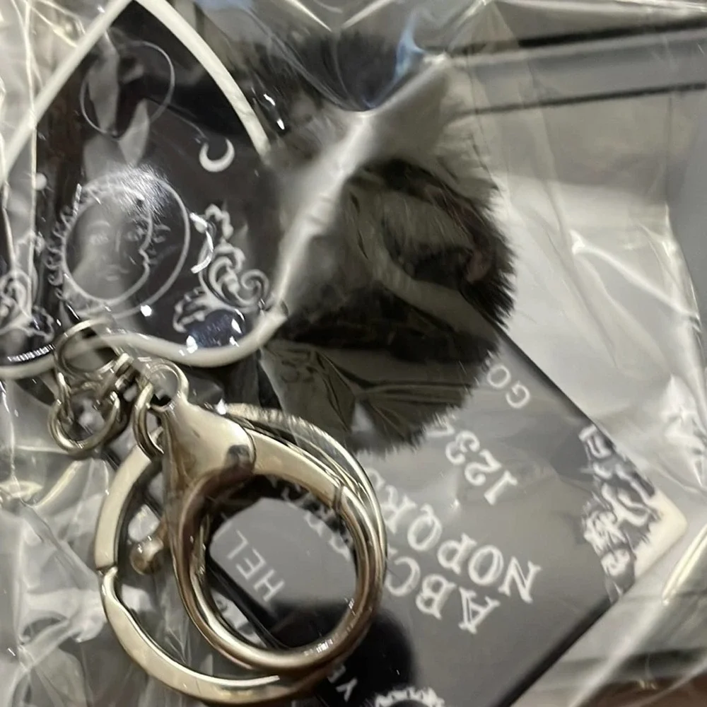 Ouija Planchette Keychain Pompom - Picture 4 of 5